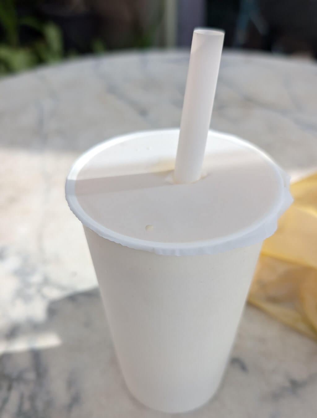 Eine sehr süße Variante des Bubble Teas ist der „Brown Sugar Boba Milk Tea“. Frische Milch, brauner Zuckersirup und Tapioca Perlen. Der Namensgebende „Tee“ ist dabei nur optional.