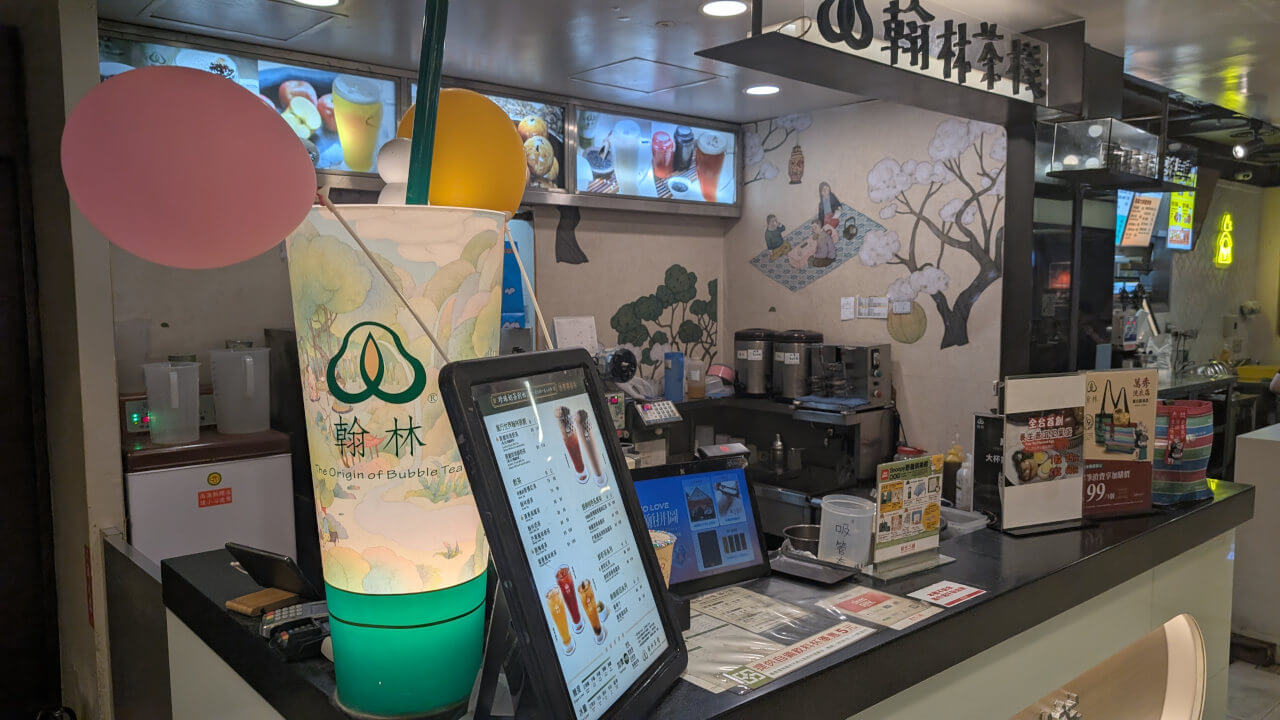 Eine sehr süße Variante des Bubble Teas ist der Brown Sugar Boba Milk Tea. Frische Milch, brauner Zuckersirup und Tapioca Perlen. Der Namensgebende „Tee“ ist dabei nur optional.