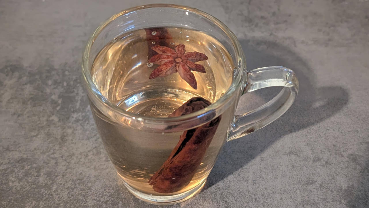 Sternani-Zimt-Tee schmeckt besonders gut, sollte aber mit Vorsichtig genoßen werden, wenn man schwanger ist